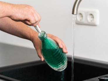 (0.50 Liter PET Flaschen) Universal Bürste kompatibel mit Sodastream Crystal Flaschen, als Gläserbürste, Reinigungsbürste, Bottle Brush und Reiniger für Emil Flaschen